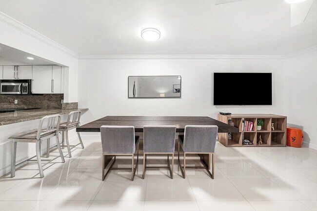 Building Photo - 250 S Ocean Blvd