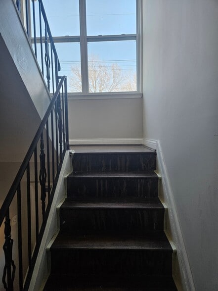 Building Photo - 1231 Laidlaw Ave