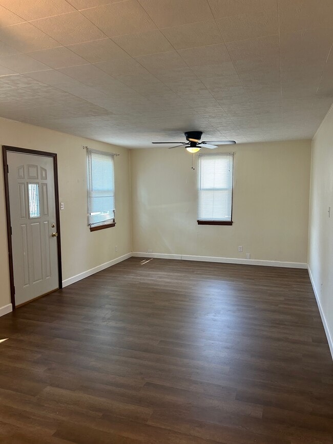 Building Photo - 905 W South St