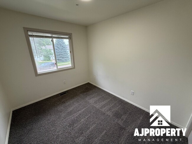 Building Photo - 2809 E Bragstad Dr