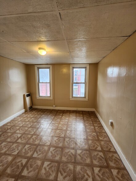 Building Photo - 212 Chestnut St