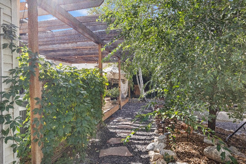 Building Photo - 1227 E 10600 S