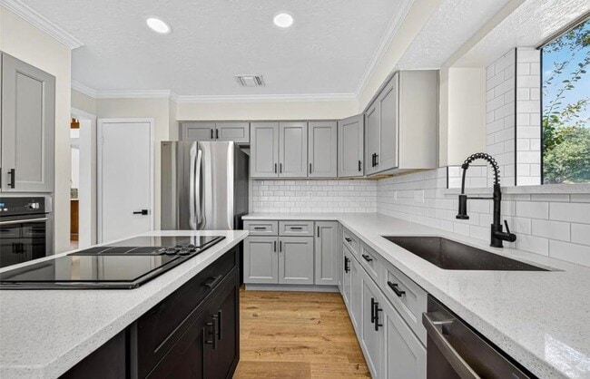 Building Photo - 15415 Swan Creek Dr