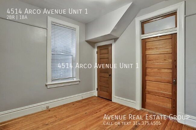 Building Photo - Charming 2-Bedroom Unit Near The Grove!