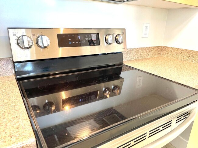 Building Photo - 616 Clearwater Park Rd