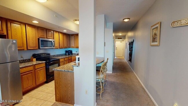 Building Photo - 2228 Beach Dr