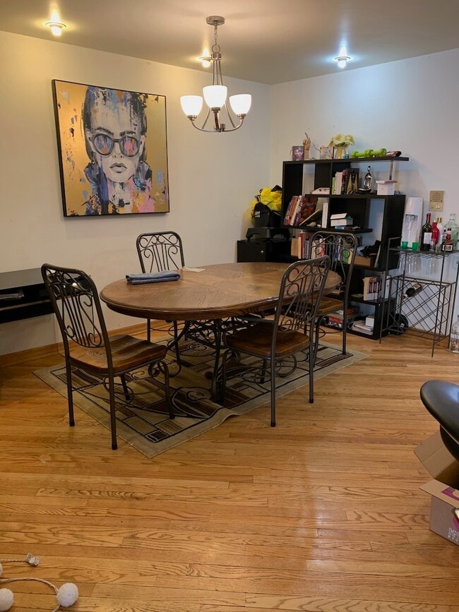 Building Photo - 711 W Briar Pl