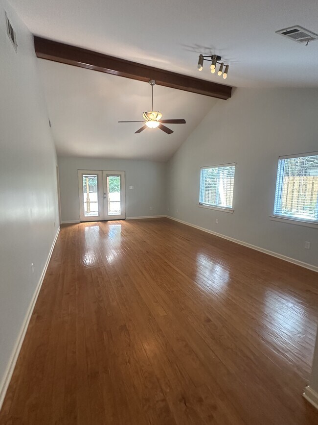 Building Photo - 5 Bent Oaks Ct