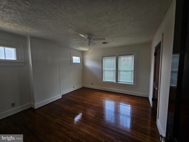 Building Photo - 406 Virginia Ave