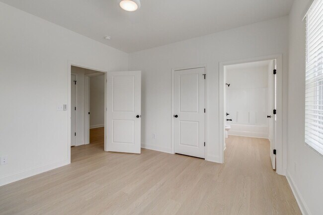 Building Photo - 1410 Barnwell St