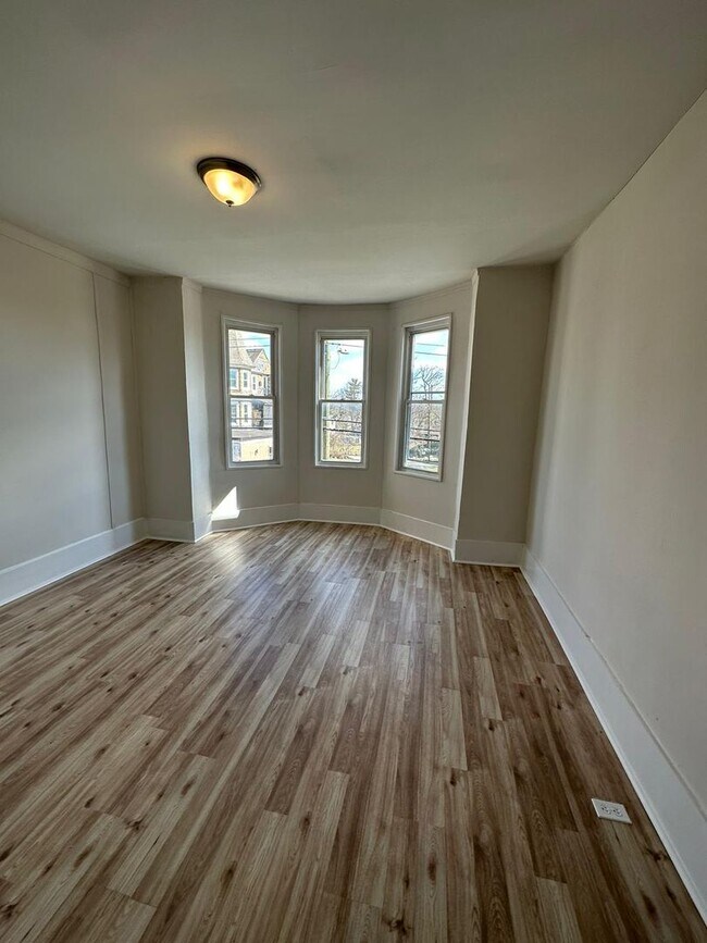 Building Photo - 4642 Pimlico Rd