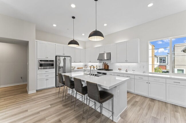 Building Photo - "Spacious 3-Bedroom Townhouse Retreat in P...