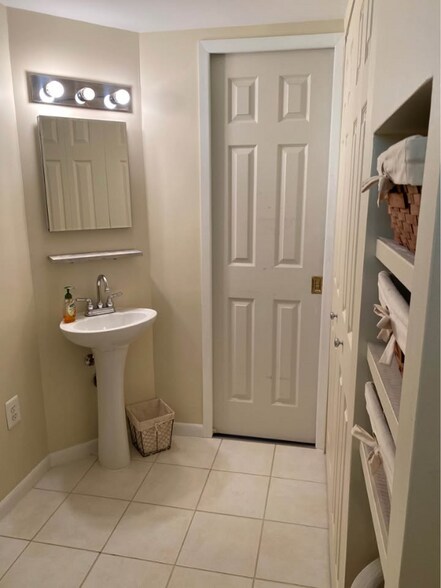 Building Photo - 2432 Burns Ave