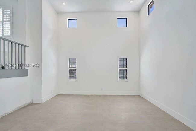 Building Photo - 4100 E Gardenia Ave