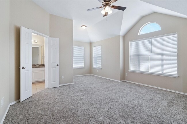 Building Photo - Spacious 3 Bedroom, 2 Bath on a Corner Lot