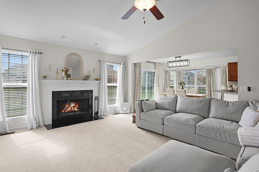 Building Photo - 814 Cone Flower Dr