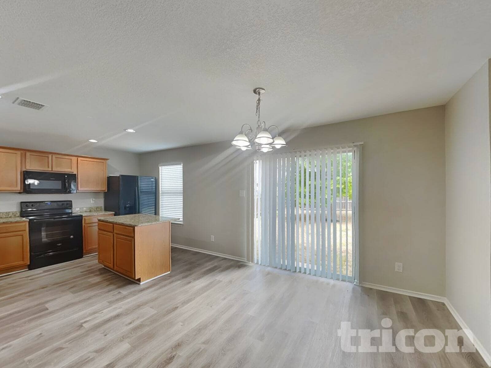 Building Photo - 160 Hinge Path