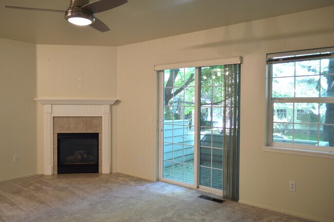 Building Photo - 1950 NE Derek Dr