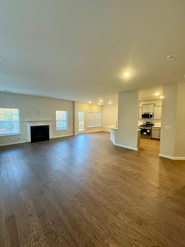 Building Photo - 4BR/2.5BA in Steel Creek's Brightwater Neighborhood