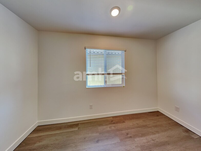 Building Photo - 6192 W Calle Lingo