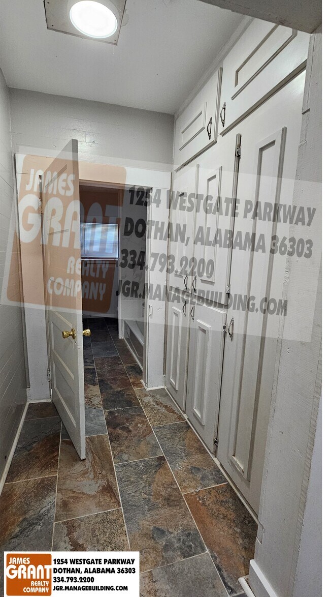 Building Photo - 206 Kornegay St