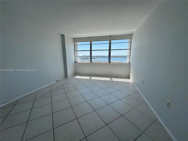 Building Photo - 18041 Biscayne Blvd