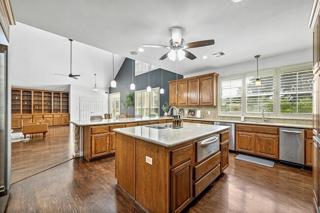 Building Photo - 211 Moore Ln