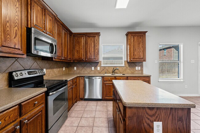 Building Photo - 12404 Pinestraw Rd