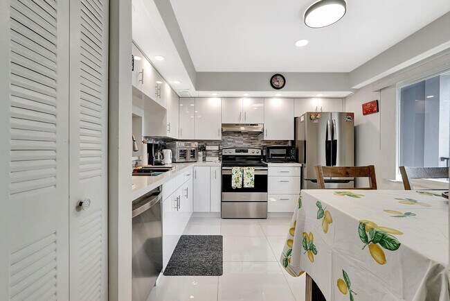 Building Photo - 1401 SW 128th Terrace