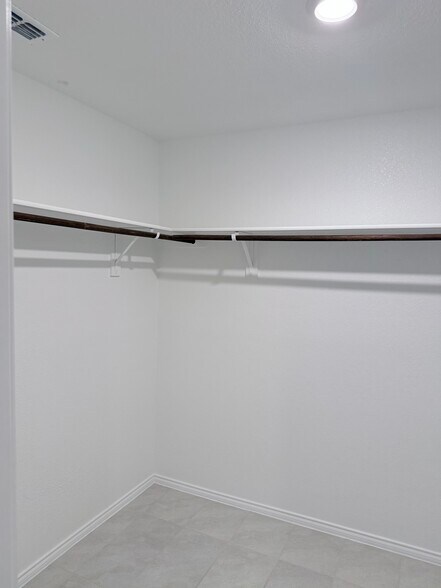 Building Photo - 14045 Ilderton St