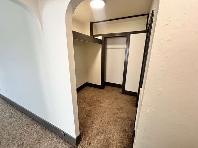 Building Photo - 16 N Broadway St