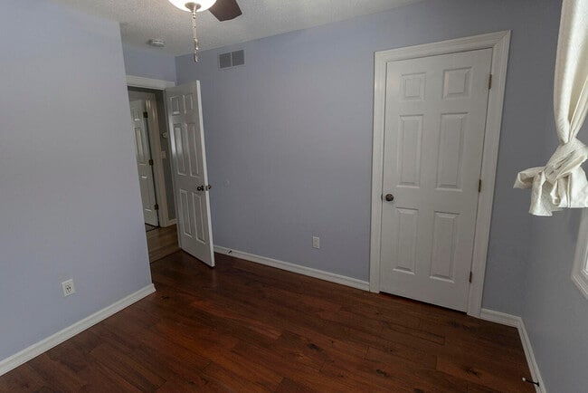 Building Photo - 4500 W Bridgewood Dr