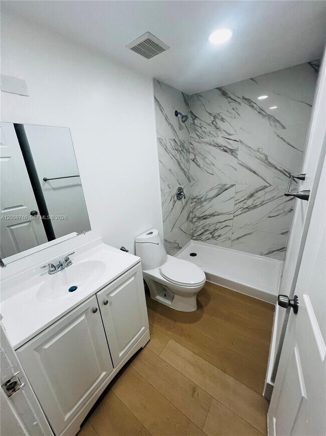 Building Photo - 7124 Southgate Blvd