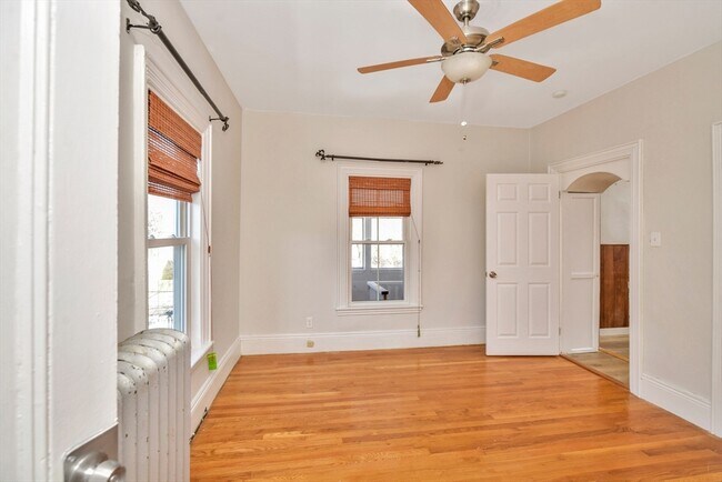 Building Photo - 492 Metropolitan Ave