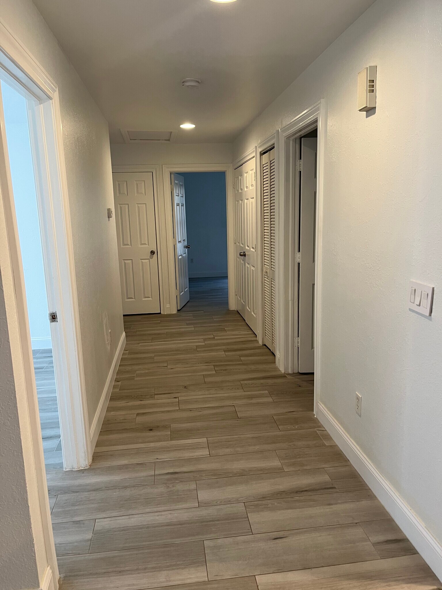 Building Photo - 4712 Golfview Blvd