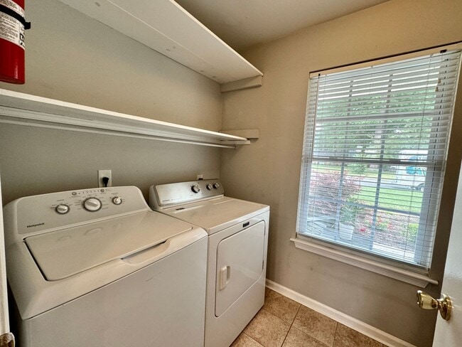 Building Photo - READY 05-15-25!! Ranch Home w/2-Car Garage...