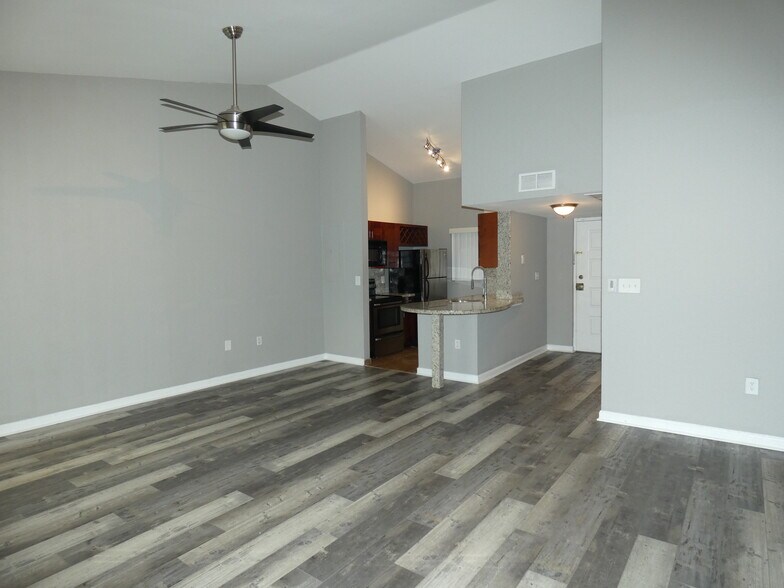 Building Photo - 2850 N Oakland Forest Dr
