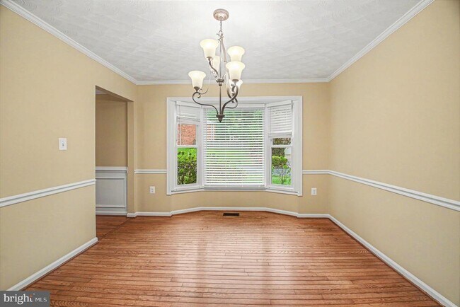 Building Photo - 16200 Edgewood Dr