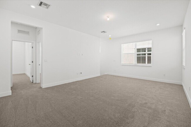 Building Photo - 890 SW Newfield Ave