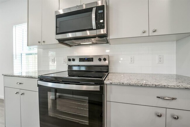 Building Photo - 11615 Moltere Dr