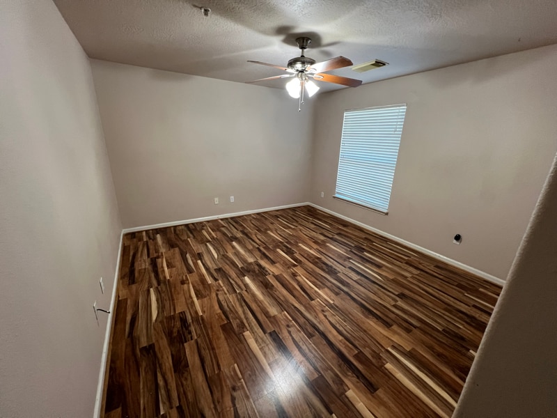 Building Photo - 19990 Ravenwood Dr