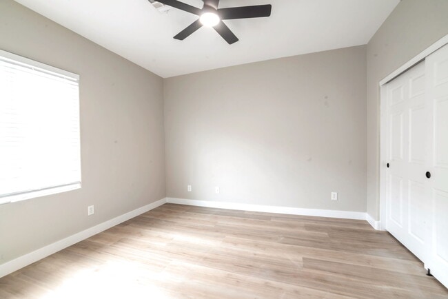 Building Photo - 7129 Bocaire Dr