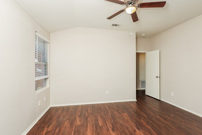 Building Photo - 2021 Bentwood St