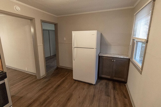 Building Photo - 210 Highview Ave