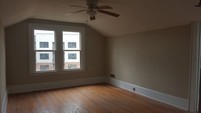Building Photo - 900 Walnut Ave