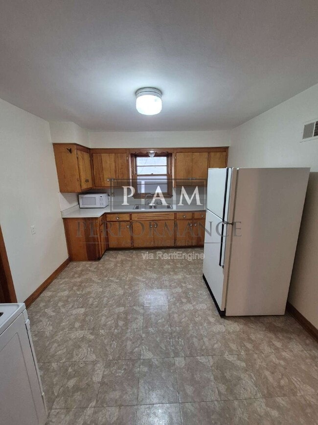 Building Photo - 328 N 68th St