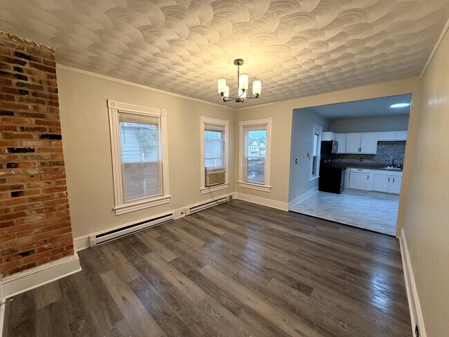 Building Photo - 129 Poplar Ave