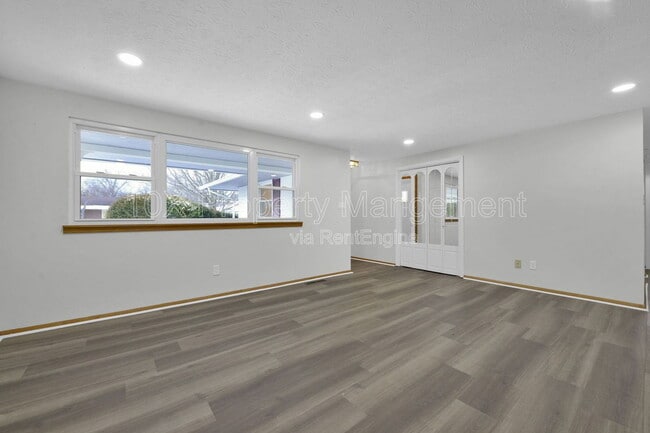 Building Photo - 1638 Parkinson Dr