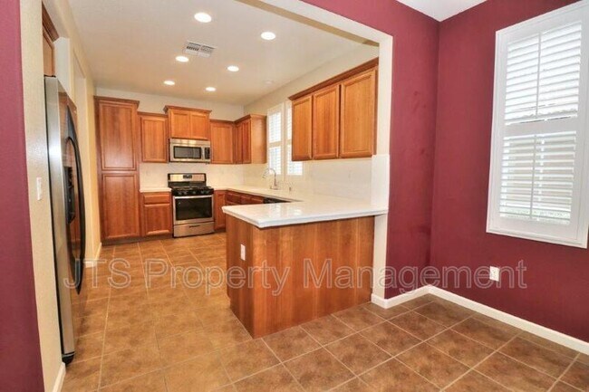 Building Photo - 217 Barnhill Dr