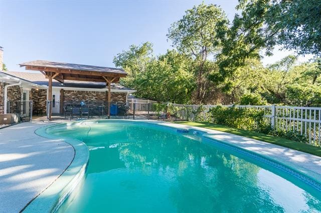 Building Photo - 1001 Valley Creek Dr